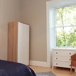 3 Bedroom City Centre Apartment Sleeps 6