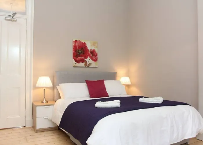3 Bedroom City Centre Apartment Sleeps 6